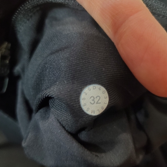 Lululemon ABC Slim *Warpstreme. Black. 27" Inseam. Men Size 32. - Picture 5 of 14